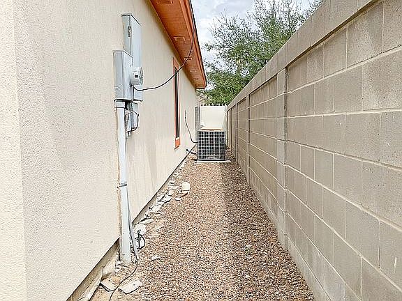 BACK YARD SIDE VIEW 2