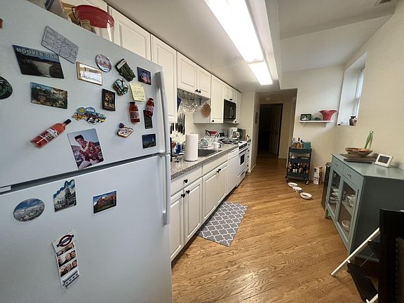 3rd image of 2459 N Greenview Ave #G