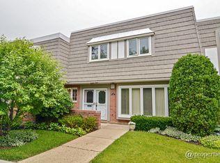 1457 Calais Cir, Highland Park, IL 60035