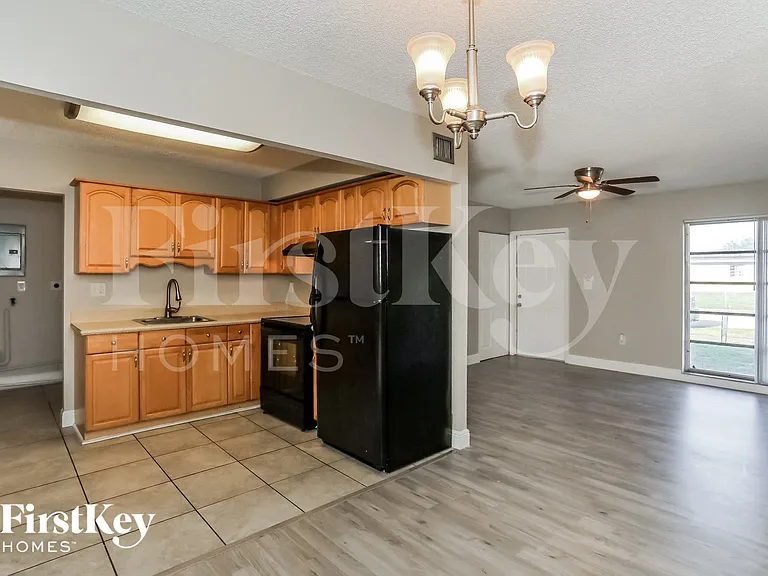 19424 NW 48th Ave — Photo 7