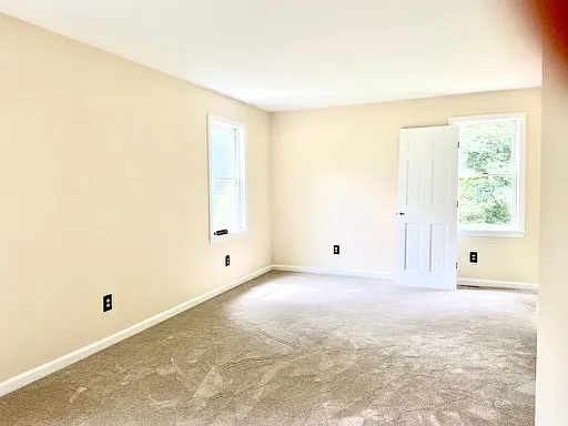 8 Kennedy Dr — Photo 12