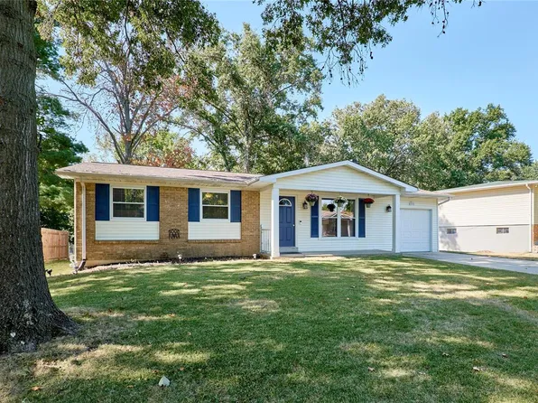 3530 Ridgewood Dr, Saint Charles, MO 63303