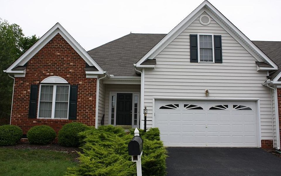 1st image of 106 Carriage Point Ln