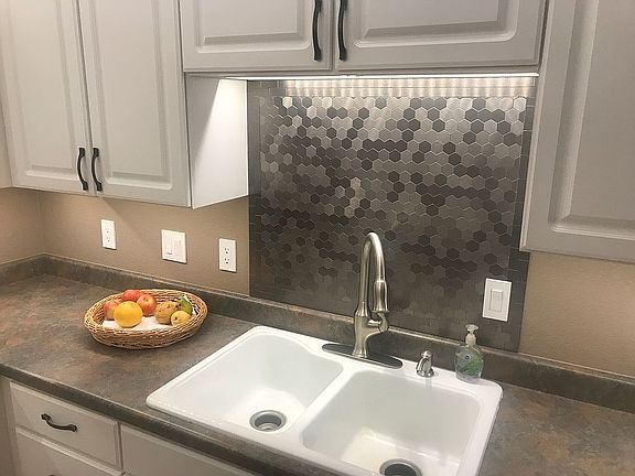 Stainless steel backsplash