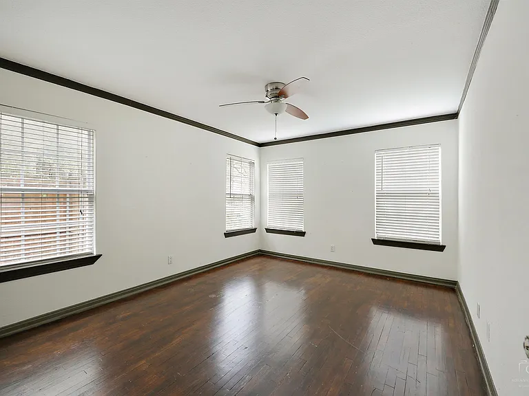 2824 Dyer St — Photo 13