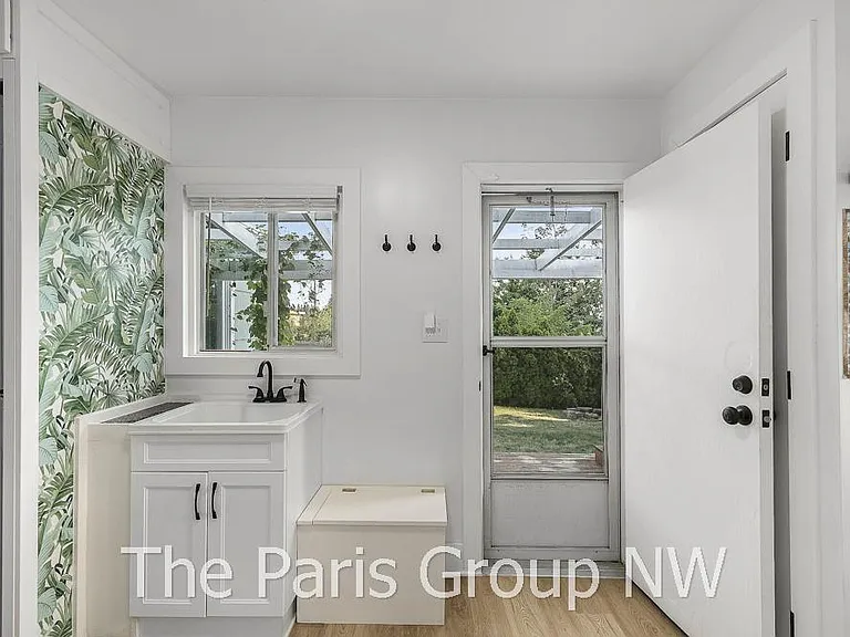 2303 NE 7th St — Photo 16