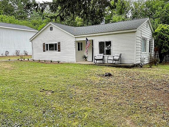 2nd image of 4095 Jordan Dr