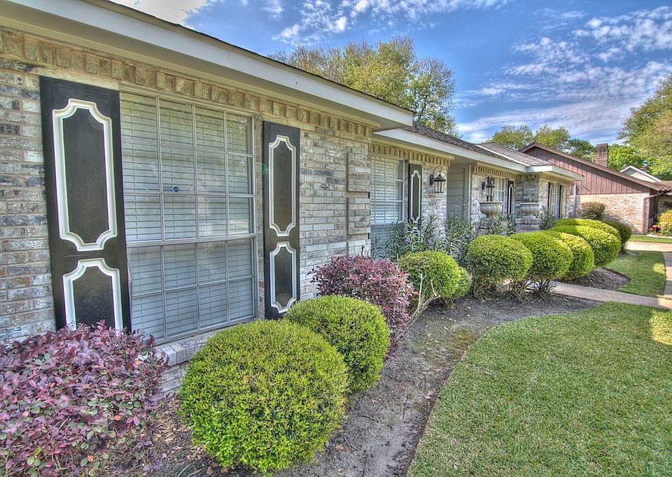 1st image of 2523 Moss Hill Dr