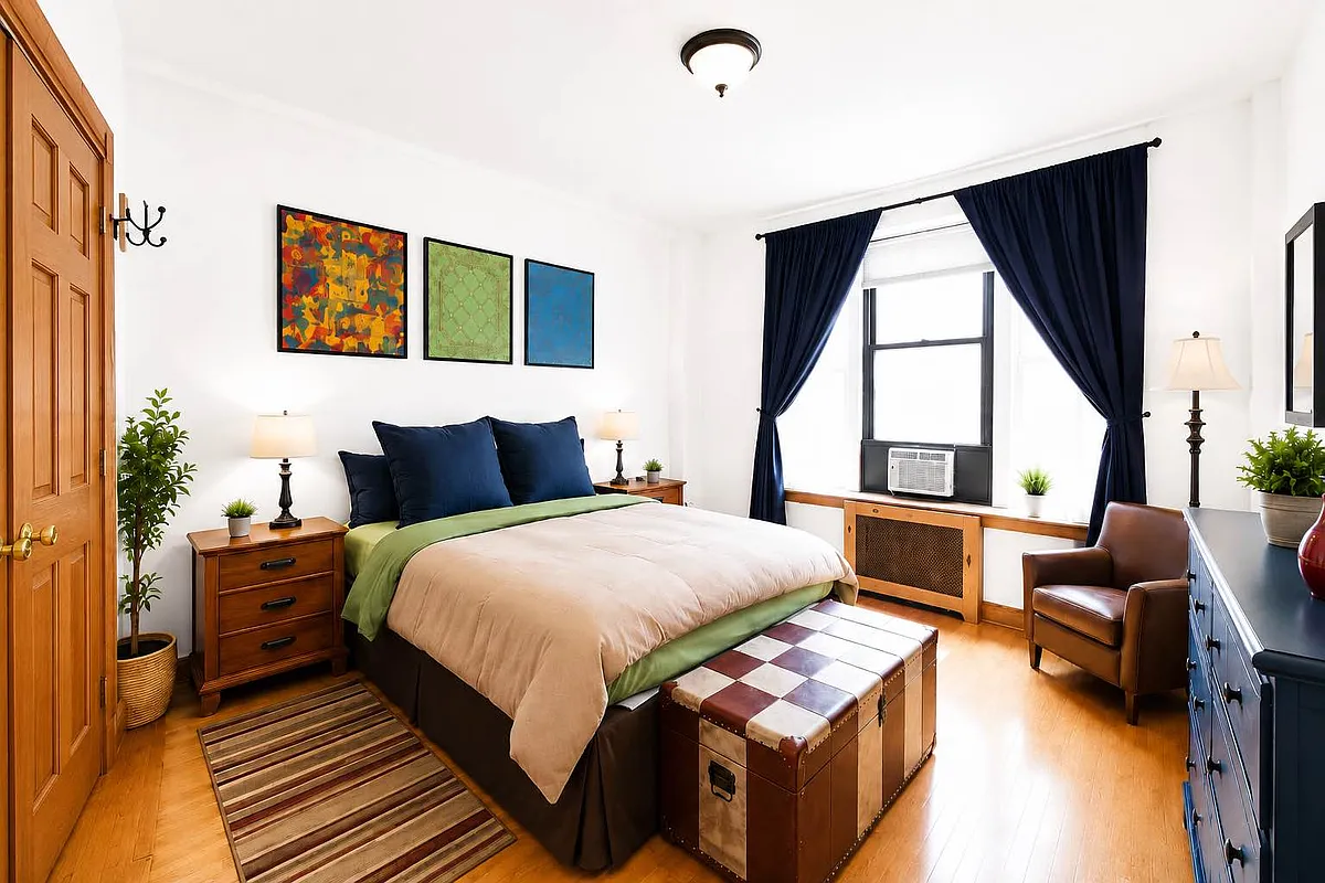 Building Photo - 106 W 69th St #5D
