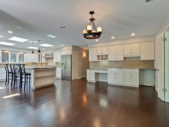 5th image of 1420 Arcady Dr