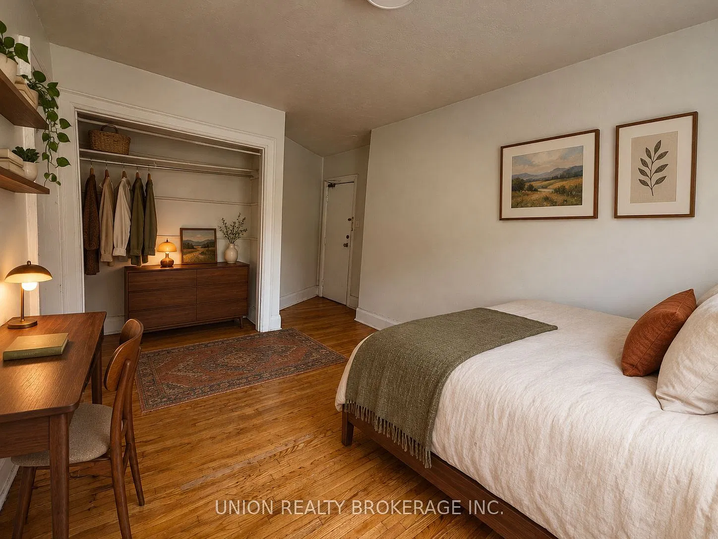2451 Queen St E — Photo 3