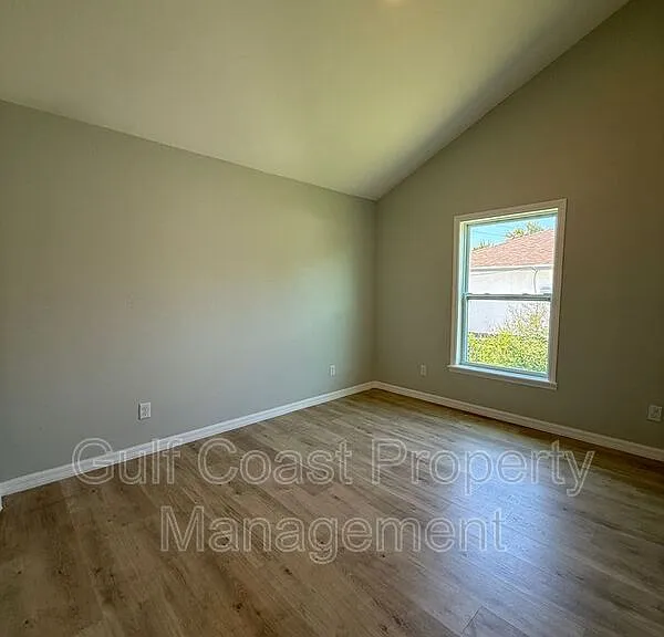 3294 W Price Blvd — Photo 16