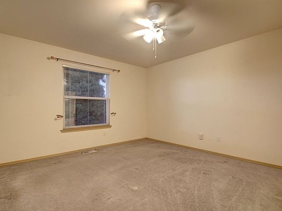 5th image of 2315 Earl Ct