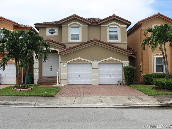 2nd image of 10979 NW 87th Ln