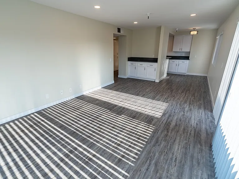 110 S Sweetzer Ave — Photo 101