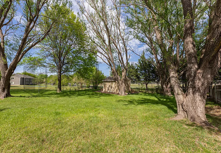 8502 W Westlawn Cir — Photo 4