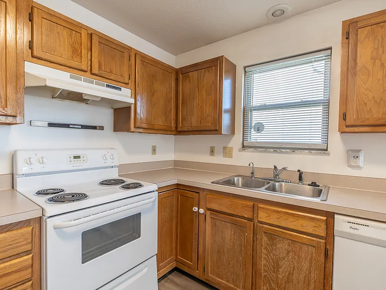 240 Richards Dr — Photo 15