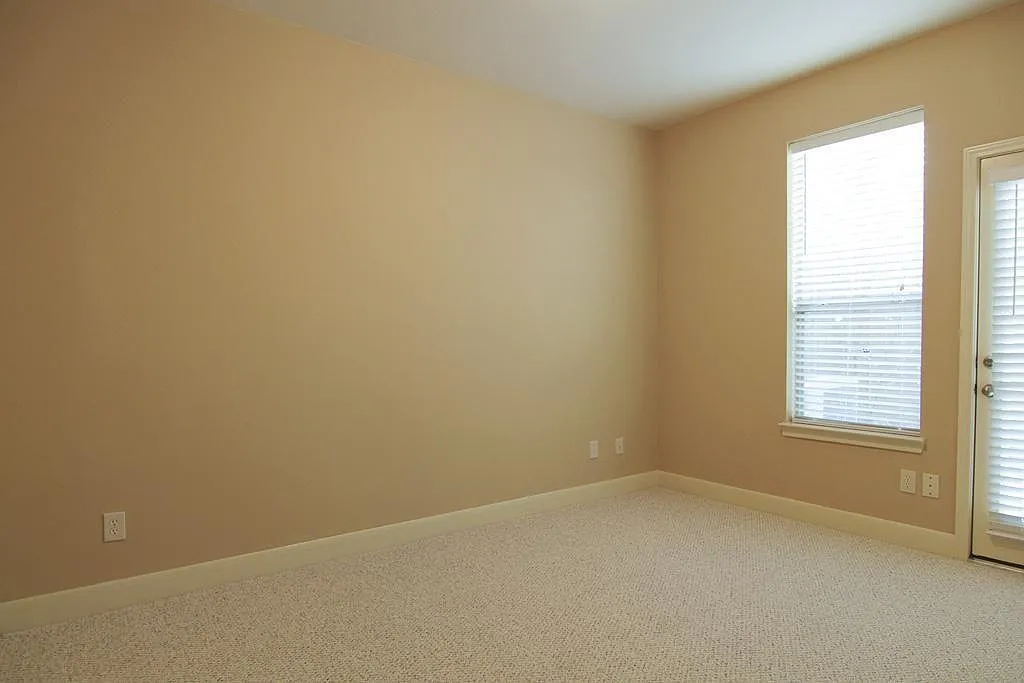 2 bed, 2.0 bath, 1608 sqft, $2,100 — Photo 2