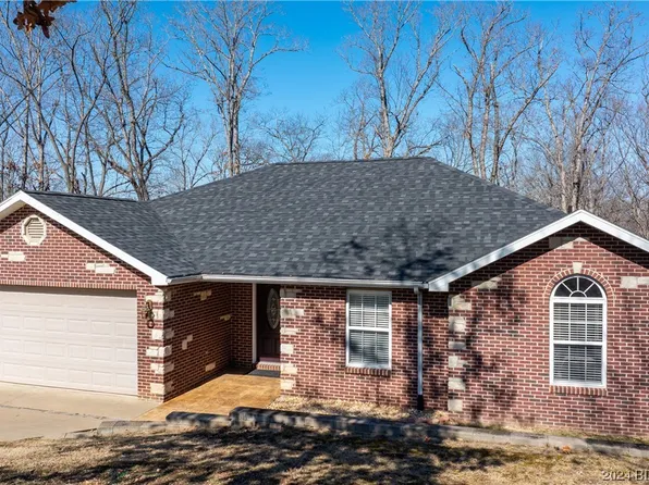 101 Concord Dr, Lake Ozark, MO 65049