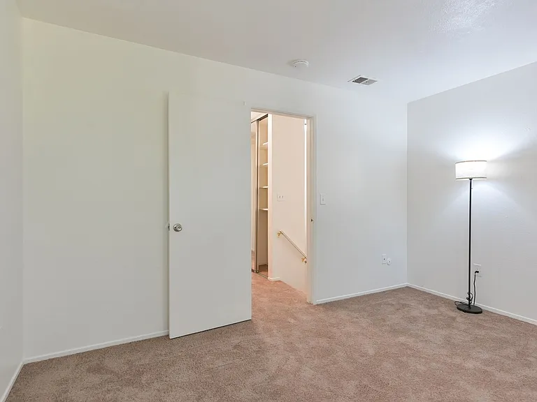 Sonoma Court Townhomes — Photo 10