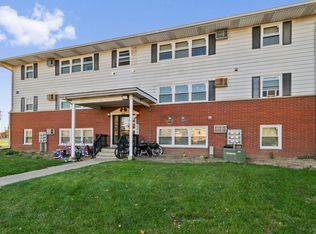 1025 N Farnsworth Ave APT B, Aurora, IL 60505