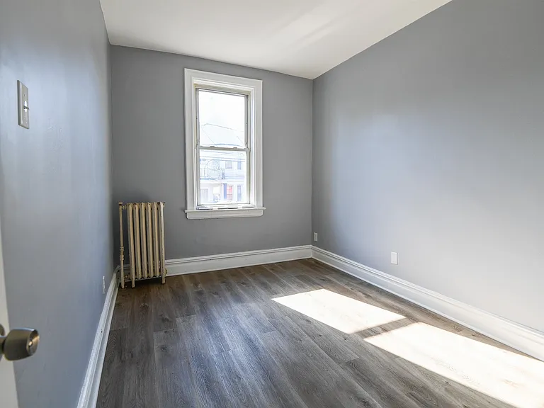 153 Sterling Ave #2R — Photo 9