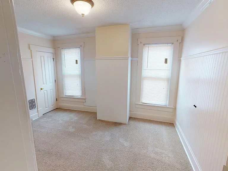 166 & 168 E. 11th Ave. SK — Photo 9