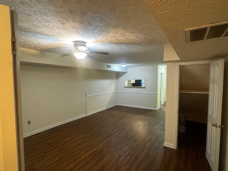 482 Huntington Rd — Photo 29