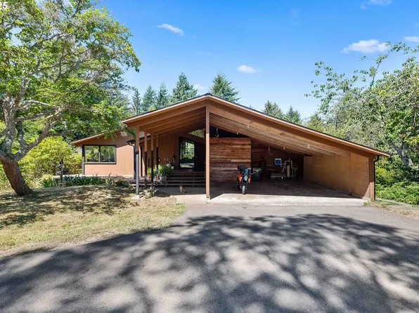 705 Ohio Ave NE, Bandon, OR 97411