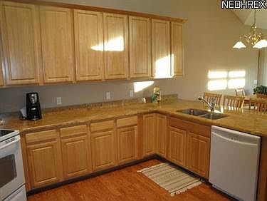 4th image of 2100 Glen Valley Cir