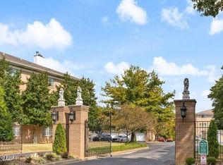 8507 Atrium Dr APT 102, Louisville, KY 40220