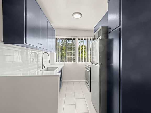 3rd image of 1051 N Ogden Dr #2B-1Ba-900Sqft