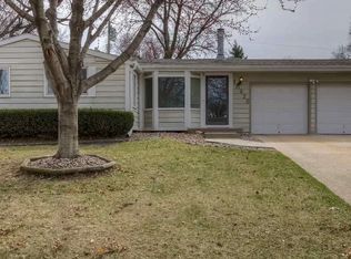 10925 Spring St, Omaha, NE 68144