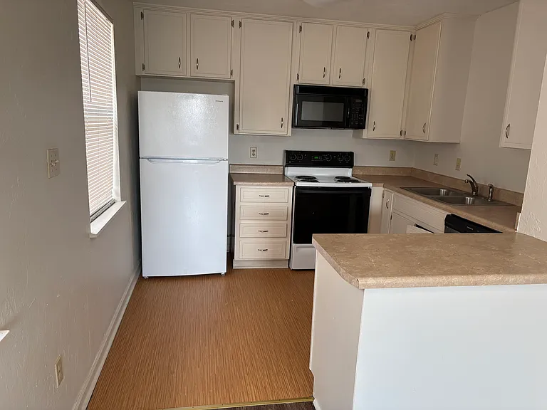 301 Dixie Dr #E2 — Photo 12
