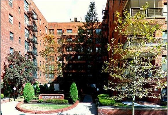 2nd image of 1275 E 51st St APT 5K