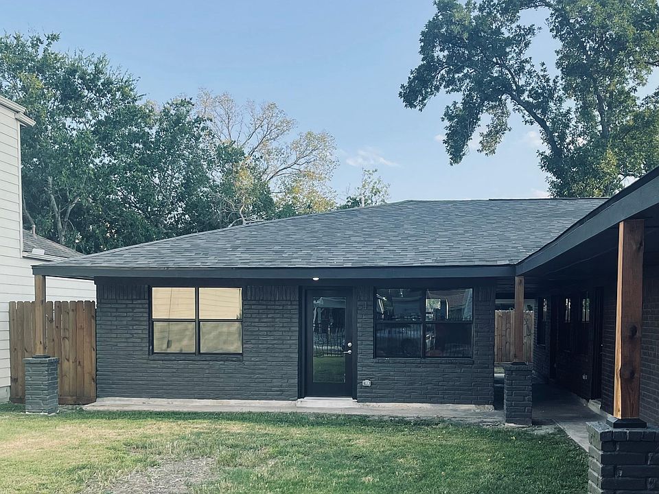 Front view of unit 1. All units contain large windows that allow plenty of natural light.