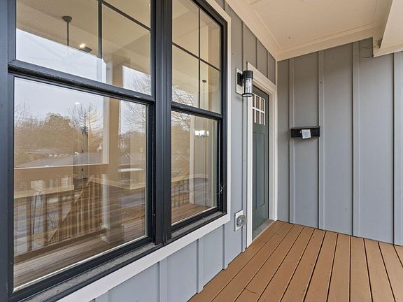 3rd image of 531 Booth St