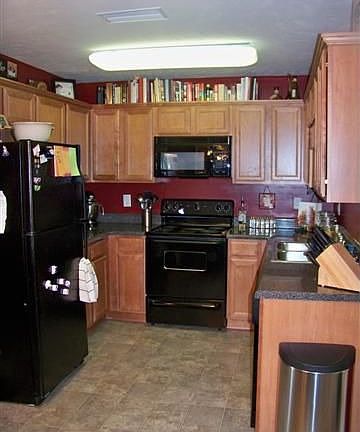 Lots of Cabinet and Counter Space!