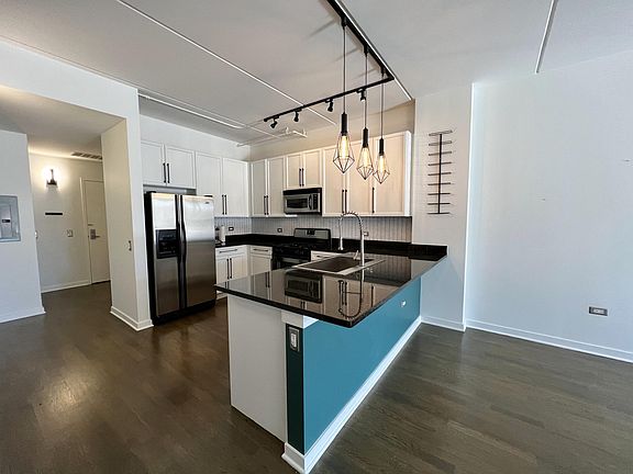 2nd image of 873 N Larrabee St #15