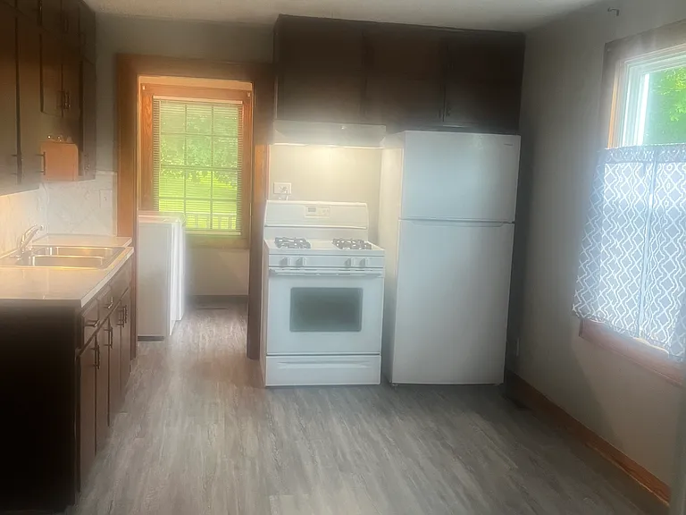 306 Brown St — Photo 8