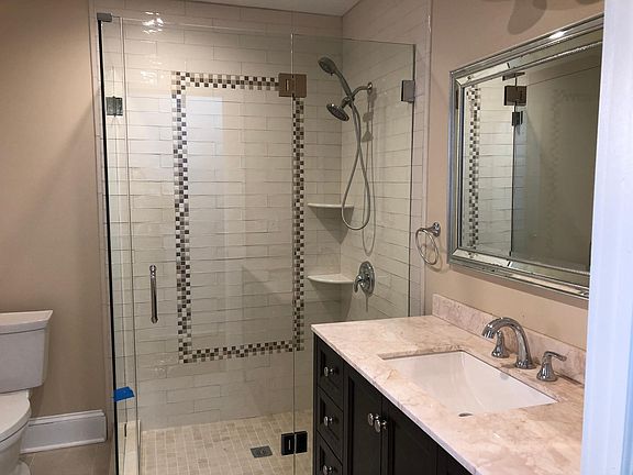 Full bathroom in 2nd floor.