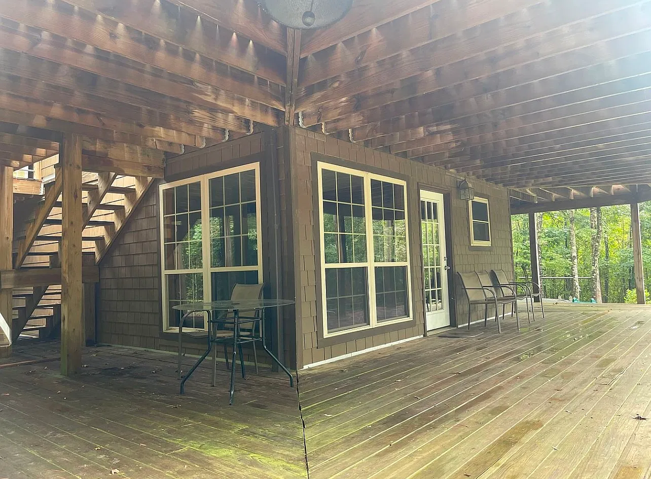 3 bed, 2.5 bath, 1800 sqft, $2,300 — Photo 2