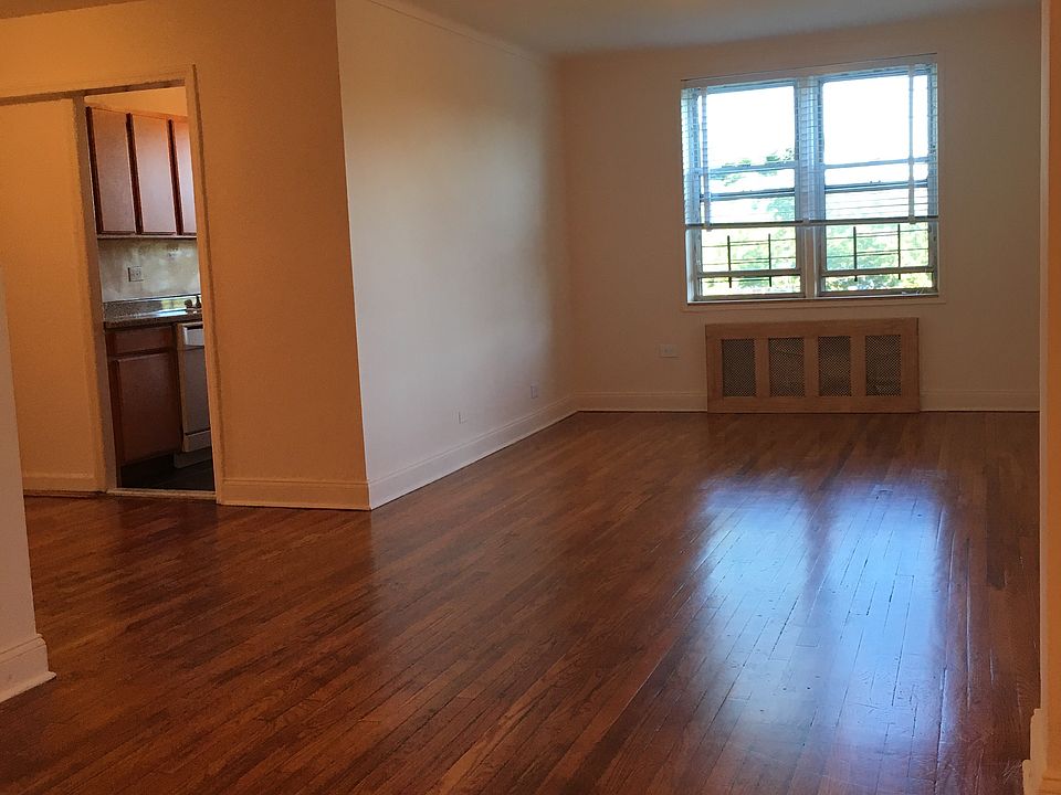1st image of 13510 Grand Central Pkwy #309