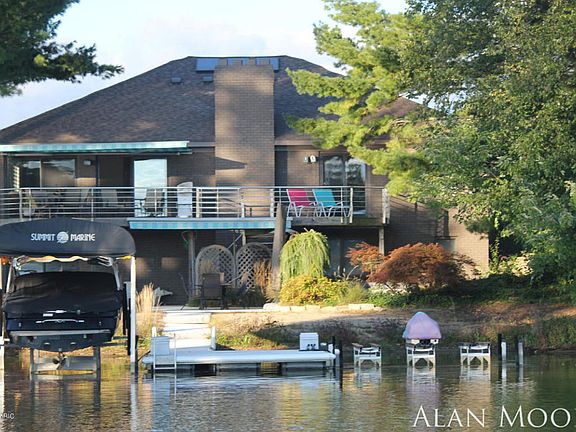 2nd image of 7125 Camino Del Rey Dr NE