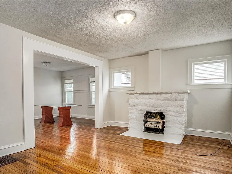 3817 S Benton Ave — Photo 3