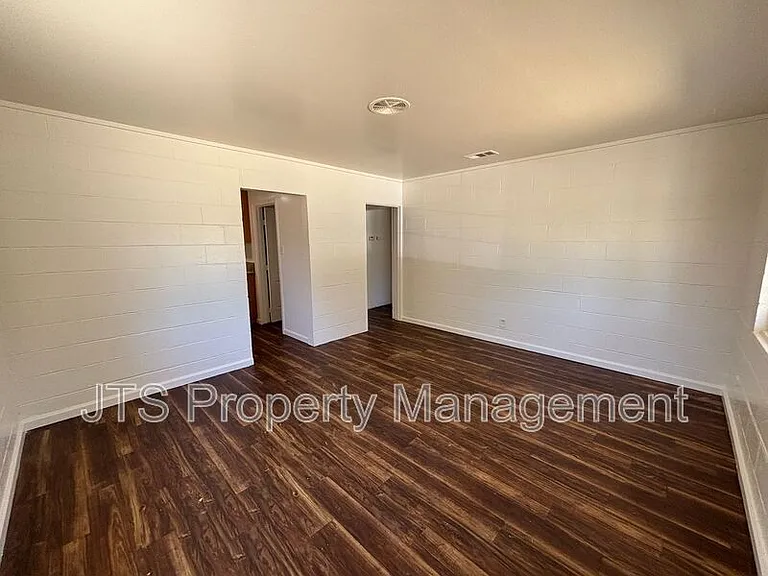 5912 21st Ave — Photo 2