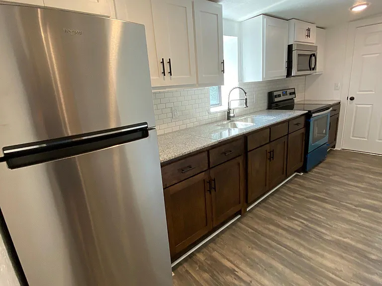 1206 E Rusk St — Photo 2