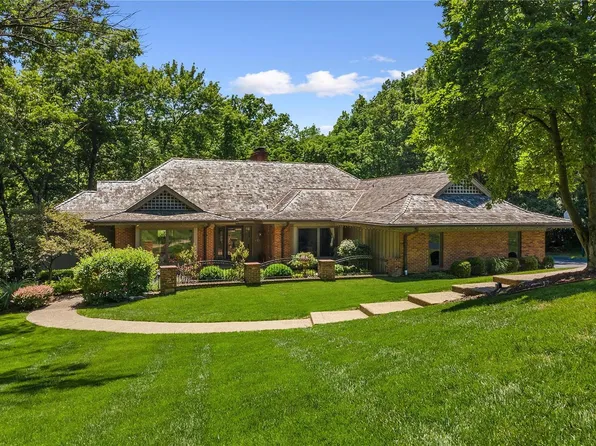 13592 Royal Glen Dr, Saint Louis, MO 63131