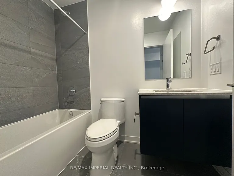 395 Dundas St W #523 — Photo 21