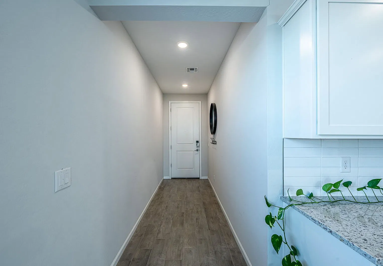 4 bed, 2.0 bath, 1896 sqft, $2,300 — Photo 4